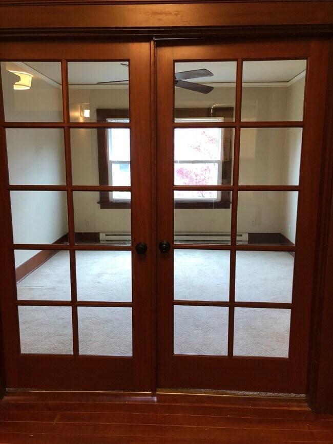 Building Photo - 1 Bedroom SW Portland / Large Backyard / E...
