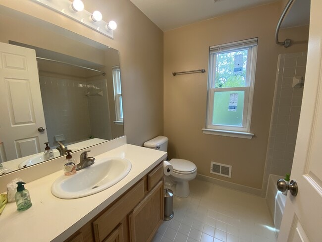 Photo - 3074 Ailsa Craig House