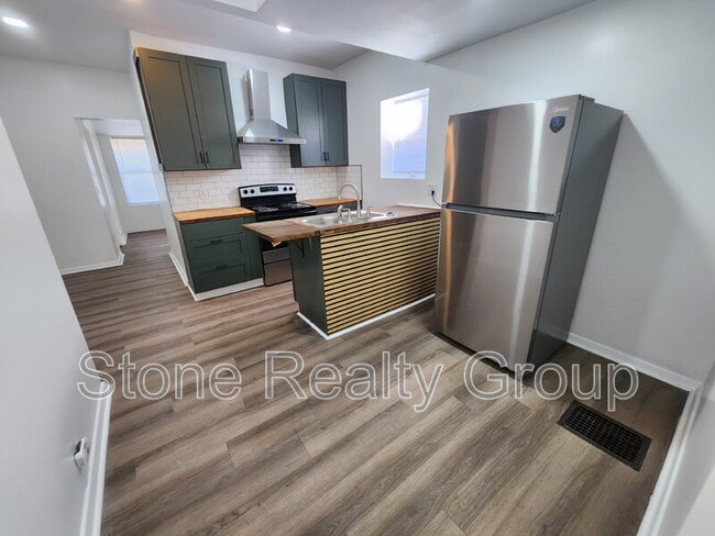 Building Photo - 28 S 13th 1/2 St