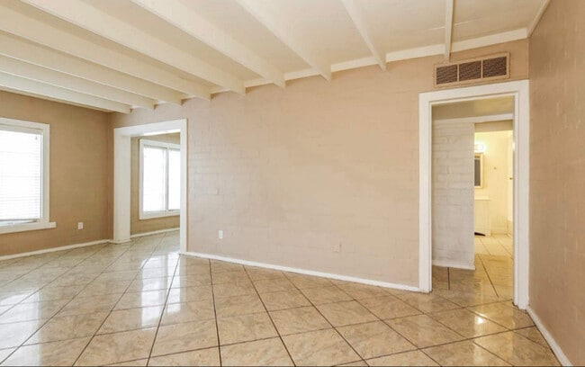 Foto del edificio - 1046 E Indianola Ave