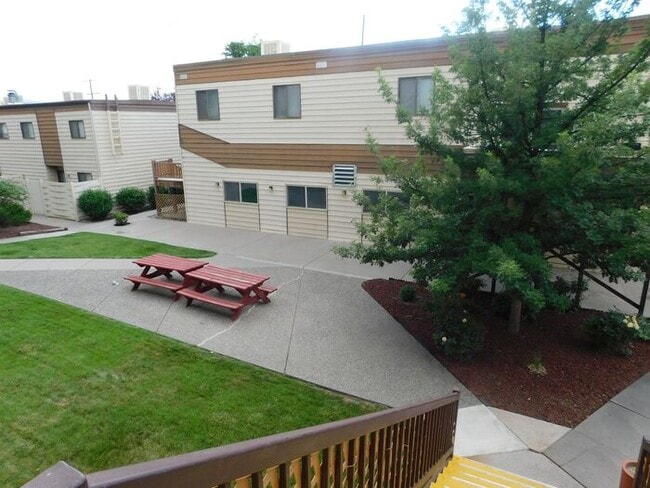Building Photo - Charming 2-Bed Condo Near CMU & St. Mary’s – Great Amenities & Prime Location!