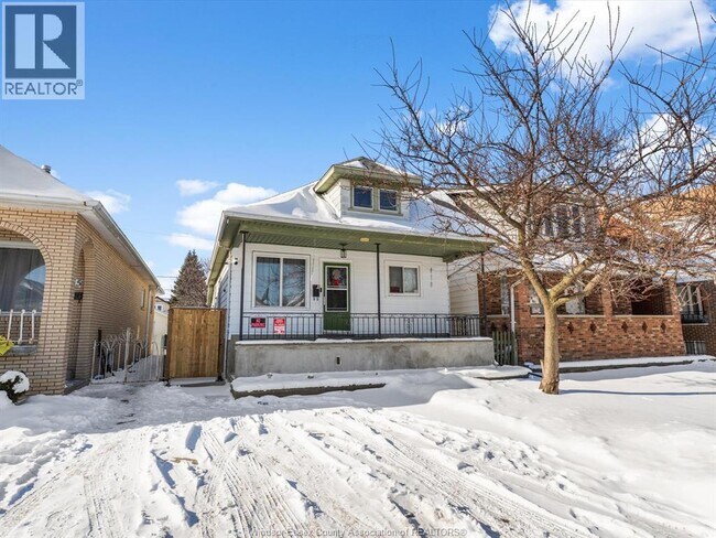 Photo du bâtiment - 1111 Hall Ave