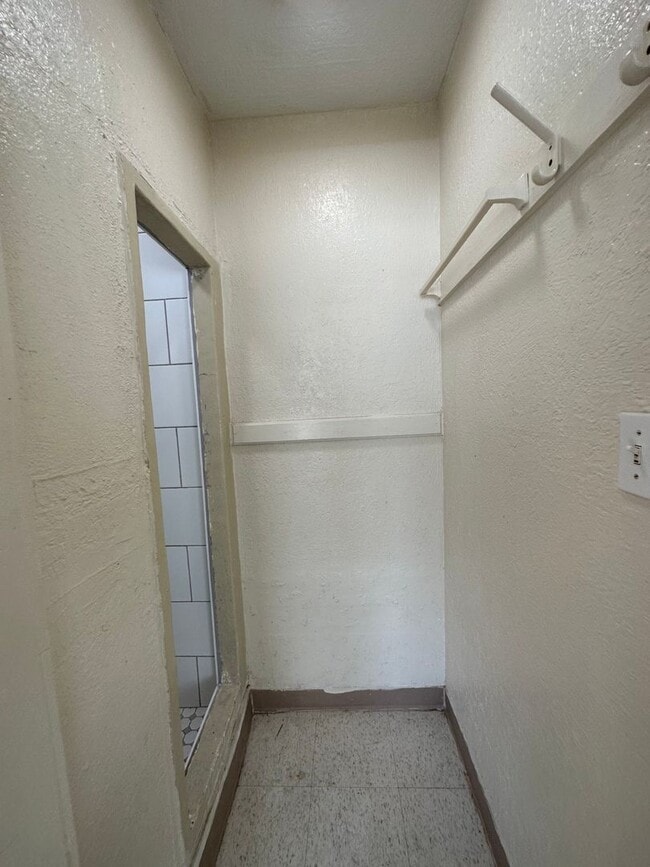 Building Photo - 725 1/2 Kern St Apt B -- West Valley Real Estate