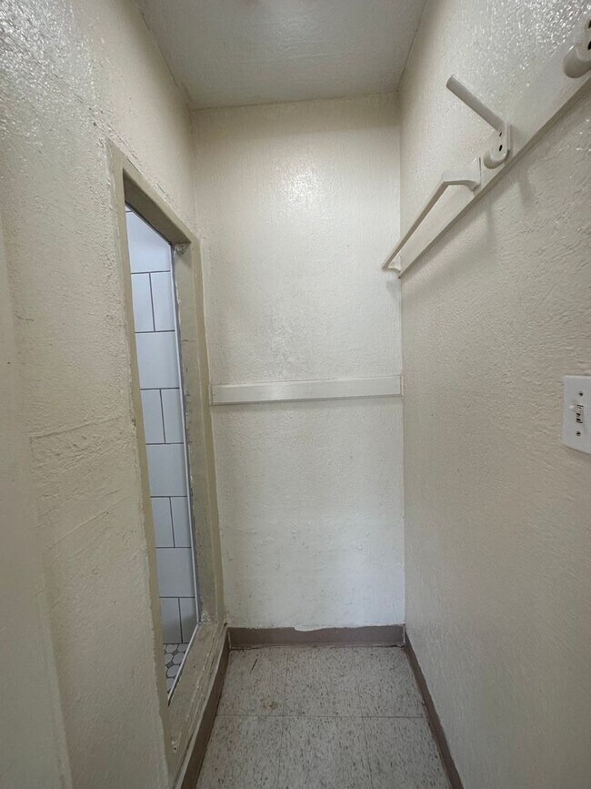 Foto del edificio - 725 1/2 Kern St Apt B -- West Valley Real Estate