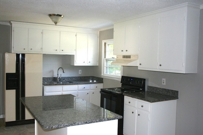 Building Photo - 6135 Paylor St