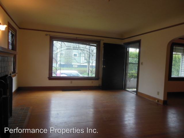 Building Photo - 1035 NE Siskiyou St