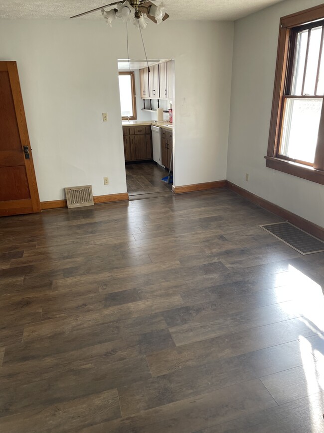 Dining room - 489 Glessner Ave