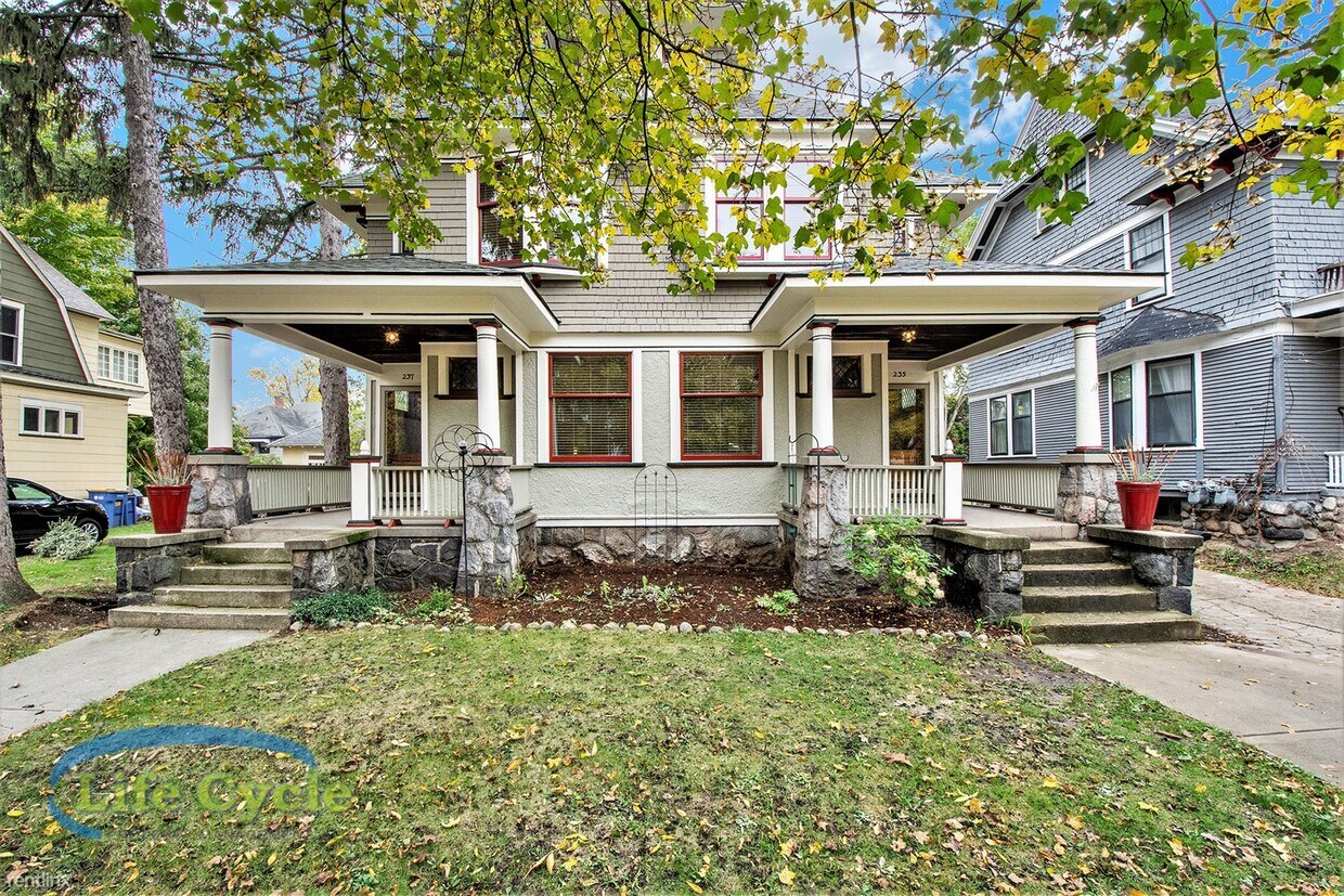 Primary Photo - 4 br, 1 bath House - 235 Eastern Ave SE