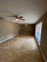 Building Photo - 211 Henderson St