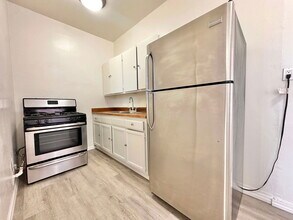 Building Photo - 1172 N New Hampshire Ave