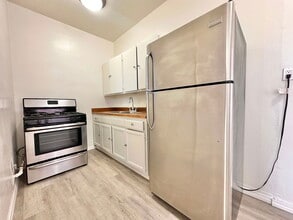 Building Photo - 1172 N New Hampshire Ave