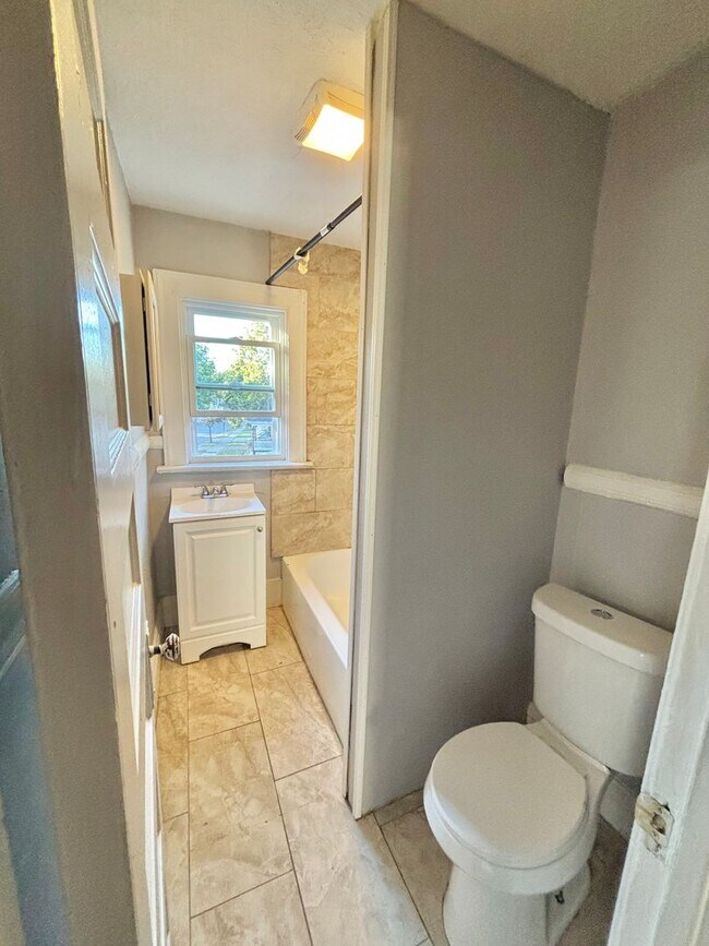 Foto del edificio - 215-217-217 Cedarwood Terrace