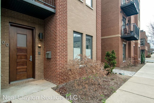Building Photo - 400 Van Buren St