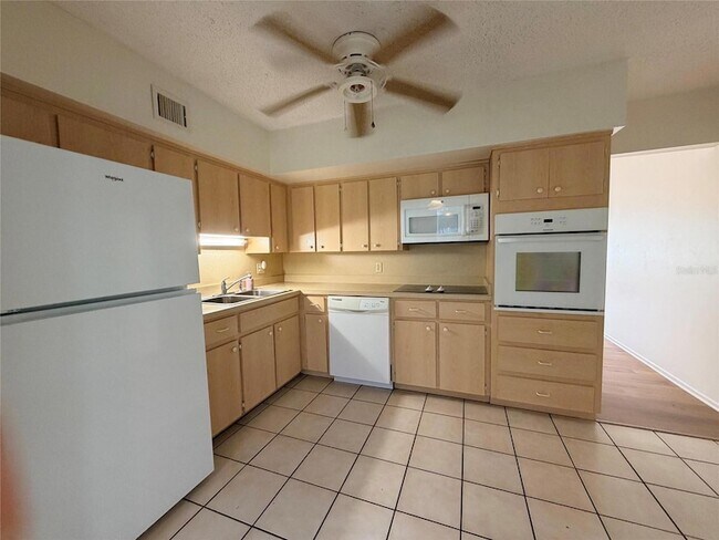 Building Photo - 2361 Ecuadorian Way