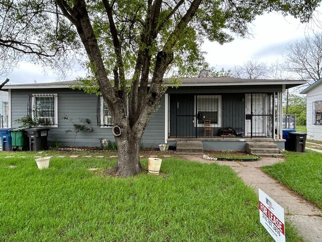 Foto del edificio - **APPLICATION RECEIVED** AVAILABLE NOW! 2 ...