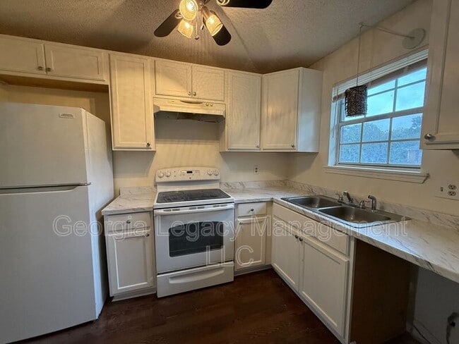 Photo - 1688 Prince Ave House