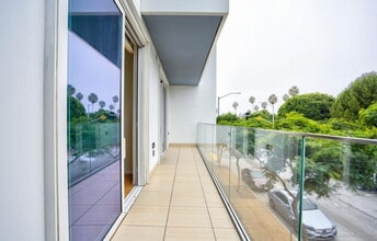 Building Photo - 1705 Ocean Ave