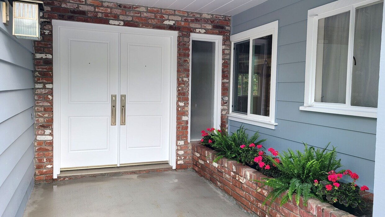 Primary Photo - Epic REA - **4 Bedroom, 2.5 Bath - Ranch S...