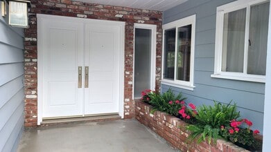 Building Photo - 439 Valencia Dr