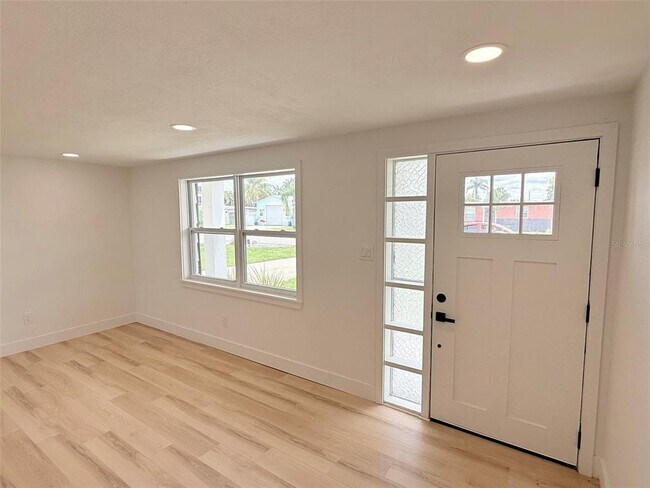 Building Photo - 13617 Frances Ave