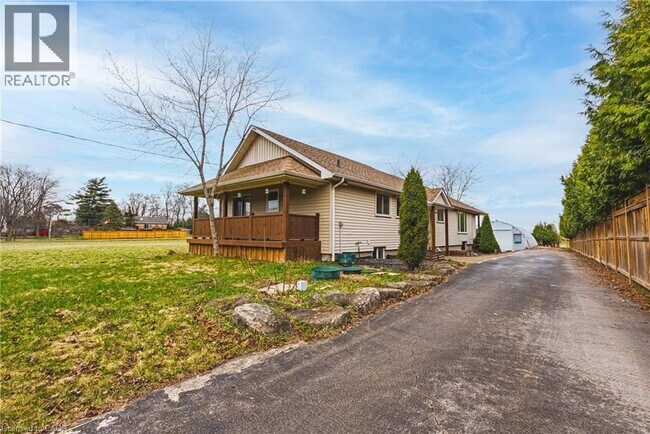 Building Photo - 390 5th Concession Rd W