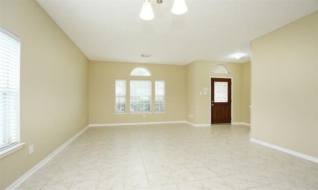 Foto del edificio - 2726 Lakecrest Forest Dr