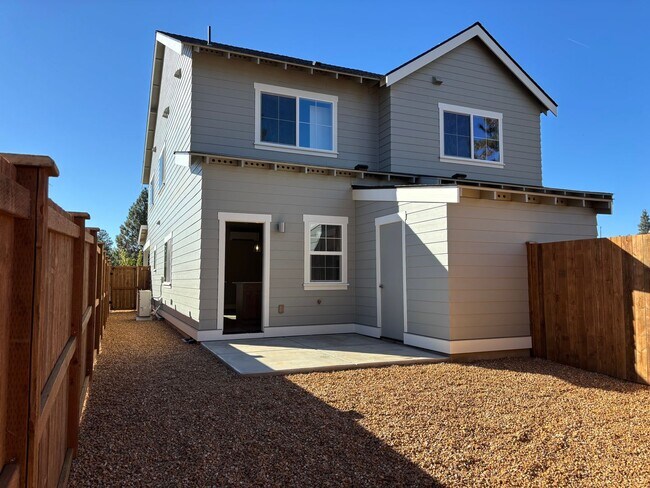 Foto del edificio - 63455 N Hwy 97