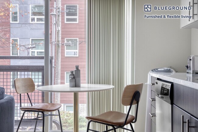 Foto del edificio - 3036 16th Ave W