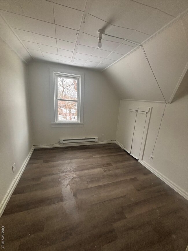 Building Photo - 147 Downs St