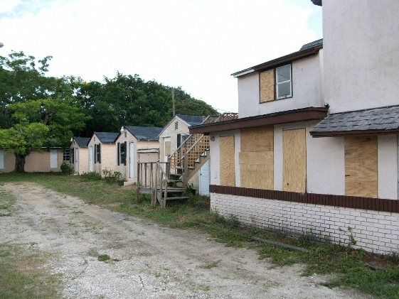 Building Photo - Pine Street Apartments