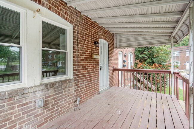 Foto del edificio - 1340 Pontiac Ave