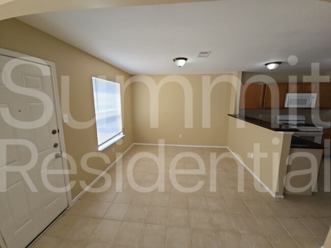 Foto del edificio - 830 N Oak Dr