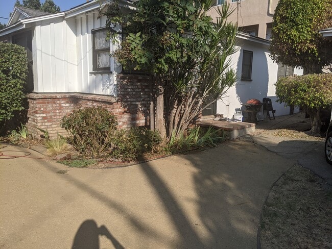 Building Photo - 6906 Woodley Ave