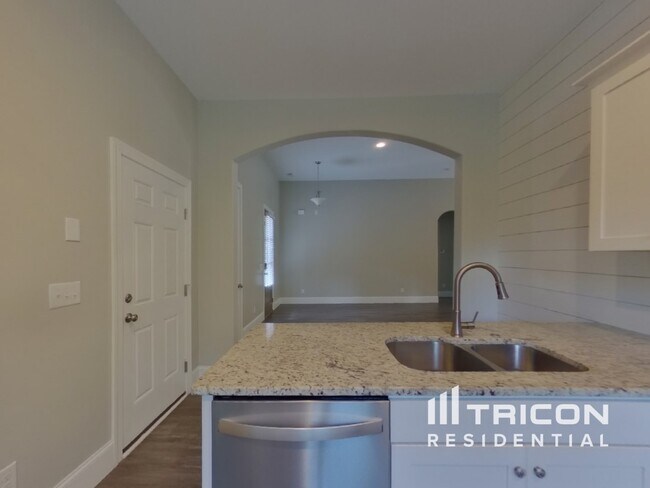 Foto del edificio - 211 E Quail Hollow Way