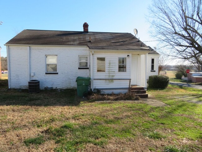 Building Photo - Colonial Heights Virginia