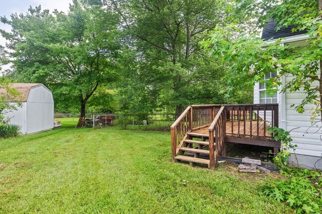 Building Photo - Three Bedroom Home!
