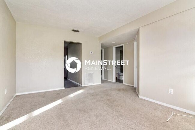 Building Photo - 3 Bedroom Pet-Friendly Home in Lakeland, FL with Main Street Renewal