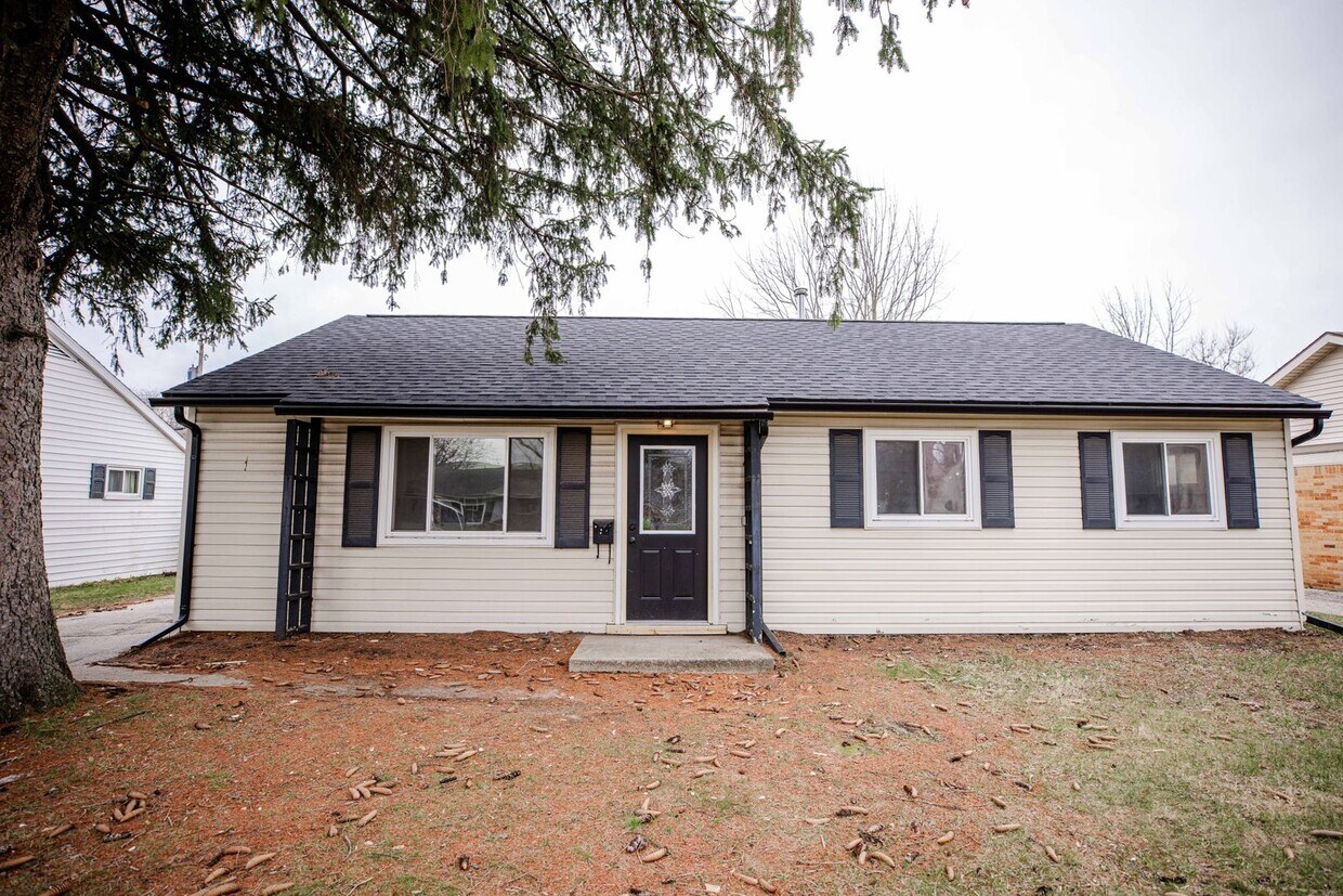 Foto principal - Beautifully remodeled three bedroom home a...