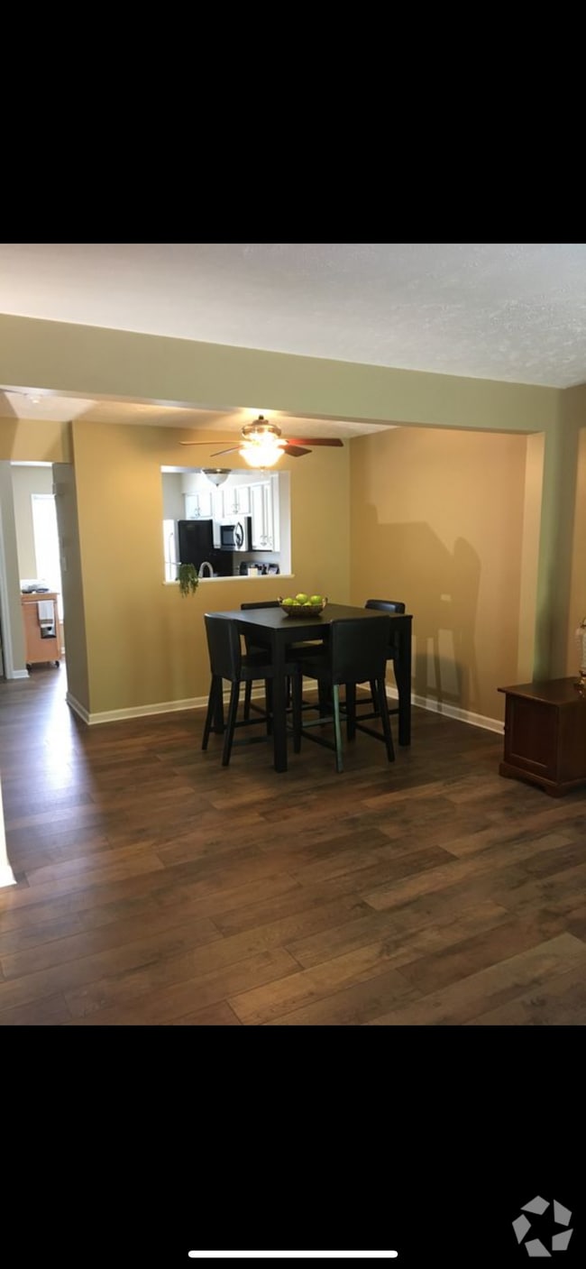 Building Photo - 1229 Meadowbrook Dr