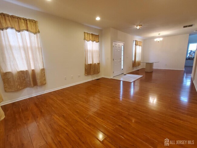 Foto del edificio - 202 Alder Ct