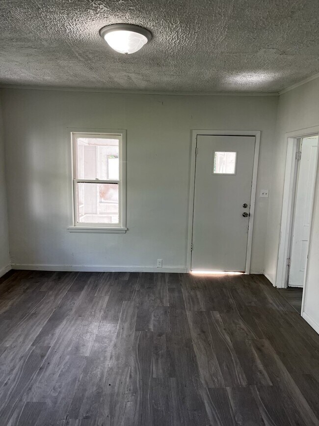 1209 N Bloomington St, Streator, IL 61364 House for Rent in Streator