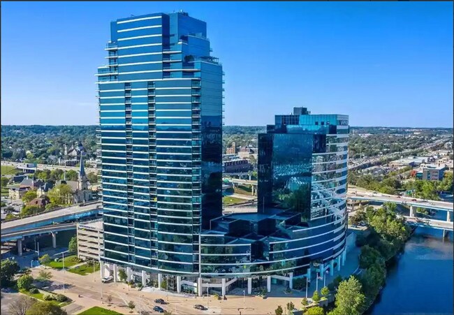 Foto del edificio - Three Bedroom - RiverHouse Condo!