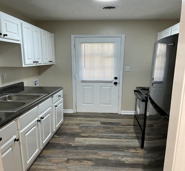 Building Photo - 142 Rushwood Dr