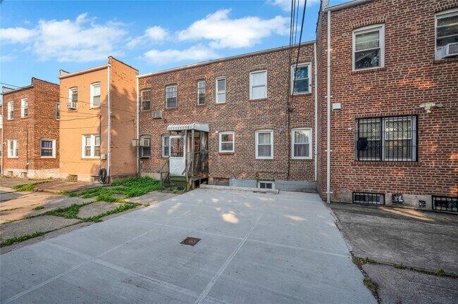 Foto del edificio - 140-13 Mulberry Ave