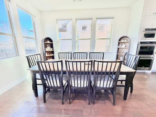 Building Photo - 6817 Golf Club Dr