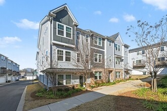 Building Photo - 4012 Yucca Aly