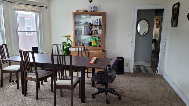 Foto del edificio - 3037 N. Downer Ave