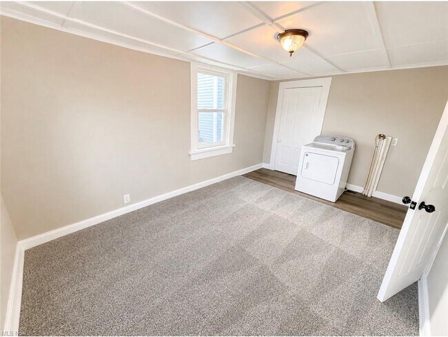 Building Photo - 2224 Hoge Ave