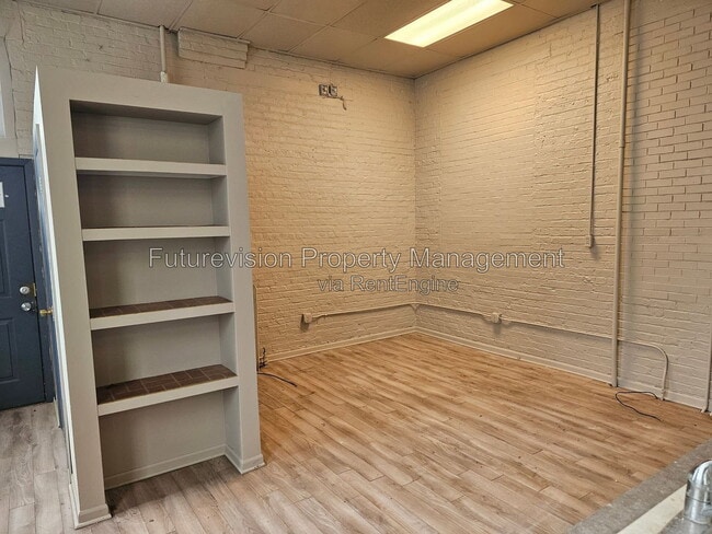 Building Photo - 527 N Chicago St