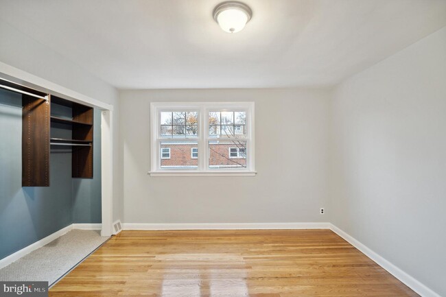 Building Photo - 3434 Ainslie St